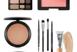 Perfect your Capsule Makeup Bag for Travel