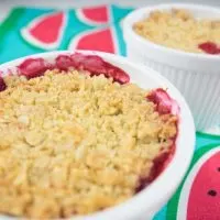 Rhubarb and white chocolate crumble